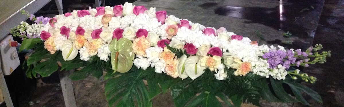 deuil, gerbe de fleurs enterrement par Azur Rose à La Crau Toulon Var