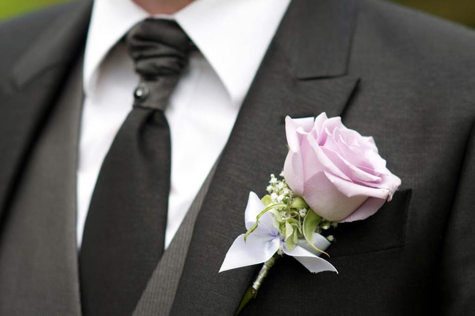 boutonnière-mariage-décoration-par-azur-roses-producteur-fleurs-var-3