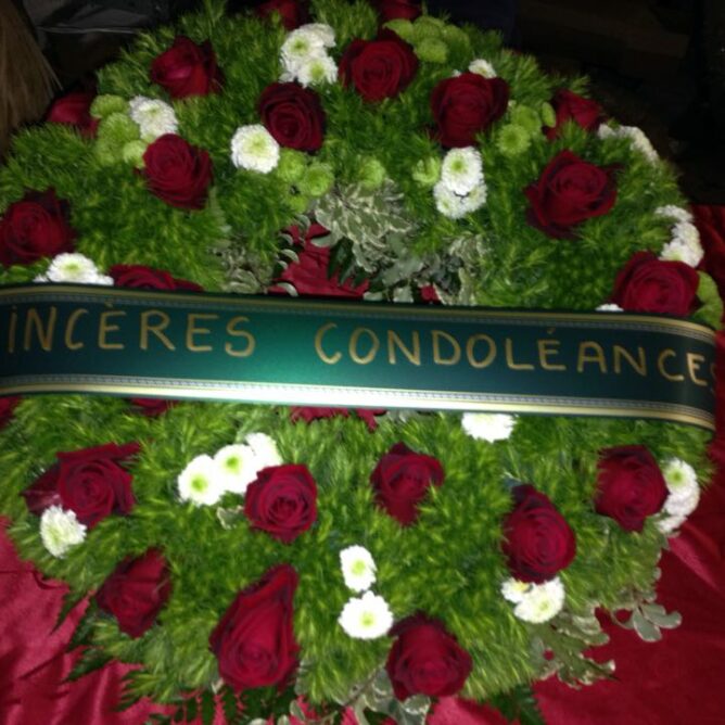 couronne mortuaire de fleurs enterrement par Azur Rose à La Crau Toulon Var