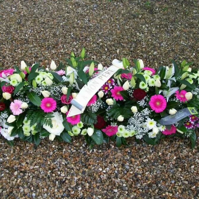 dessus de cercueil fleurs enterrement par Azur Rose à La Crau Toulon Var