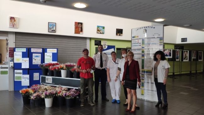 Azur Roses offre des fleurs personnel hospitalier sainte anne toulon Azur Roses offre des fleurs personnel hospitalier sainte anne toulon