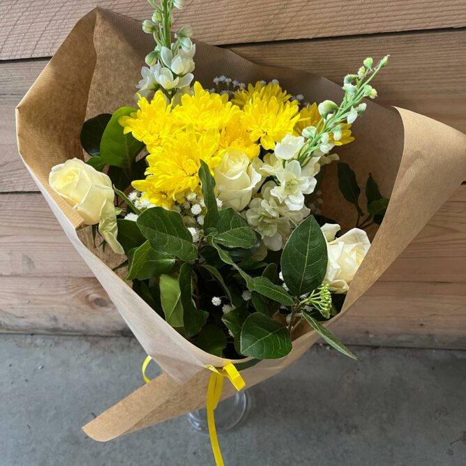 bouquet de fleur fête des grands mères by azur roses producteur var