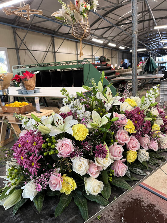 composition fleur deuil Azur Roses producteur à La Crau Var