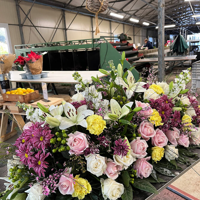 composition fleur deuil Azur Roses producteur à La Crau Var