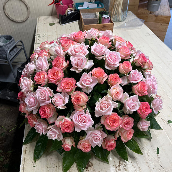 composition fleur deuil Azur Roses producteur à La Crau Var