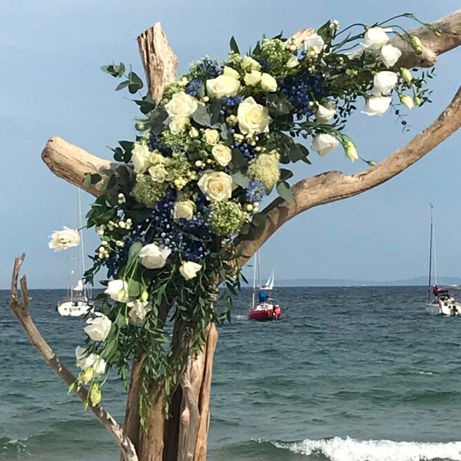composition fleurs mariages Azur Roses producteur à la La Crau Var