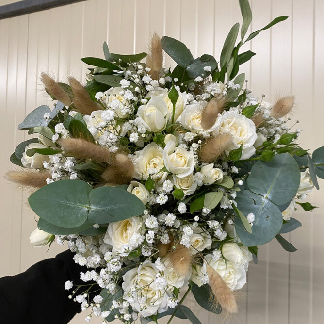 composition fleurs mariages Azur Roses La Crau Var