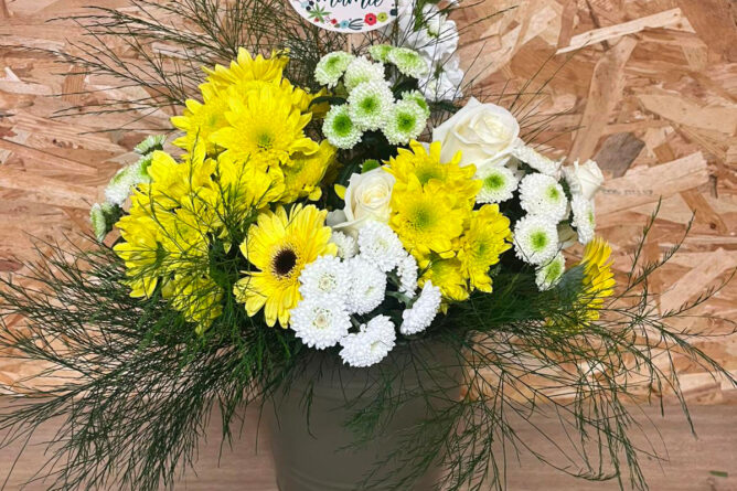 Bouquet de fleurs fête des mères Azur Roses producteur La Crau var